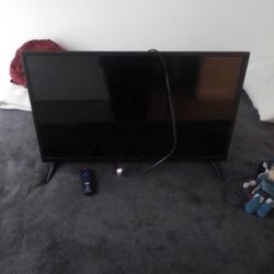 Insignia Small 32-Inch TV w/ Controller