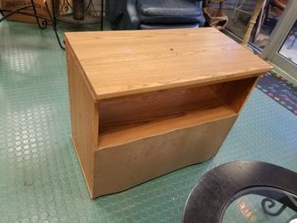28.5" W Oak style swivel TV stand on wheels