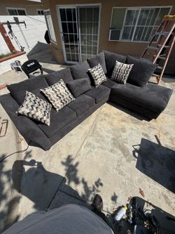 Gray Sectional Couch w/ Chaise + 5 Pillows – Must Go!