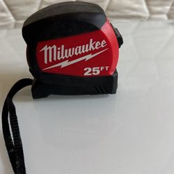 Milwaukee 25’ Measure Tape 