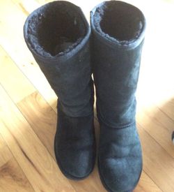 Black ugg boots