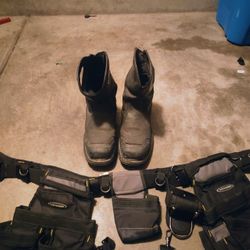 For sale is a reliable, high-quality work gear setup, perfect for construction, carpentry, or trade professionals.