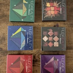 Huda beauty eyeshadow makeup palette