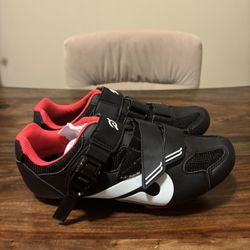  NEW In Box size 40 Peleton Cycling Shoes With Cleats