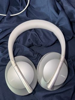 BOSE NOISE CANCELLATION HEADPHONES