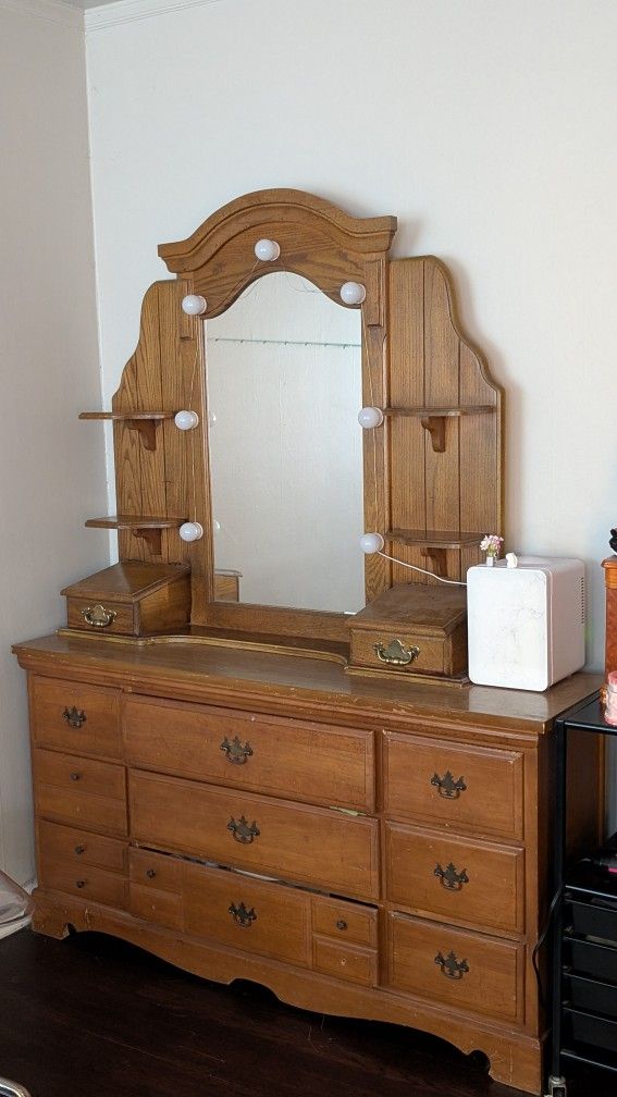 Vintage Solid Wood Vanity Dresser with Mirror & Lights