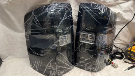 14/18 SILVERADO TAILLIGTHS
