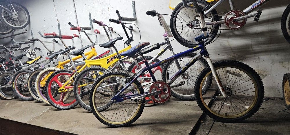 I BUY BMX BIKES EARLY 90S TO EARLY 00 CASH PAID $$ FOR BMX AND BMX RELATED ITEMS !!!!