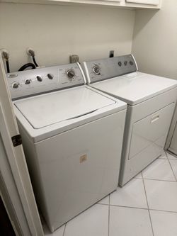 Whirlpool washer and gas dryer set
