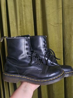 Doc marten size 7 boot