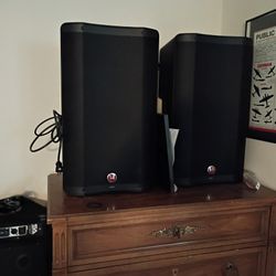 Harbinger Vari Series Model V2312 powered PA Speakers, 1000 Watts With stands 
