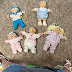 Cabbage Patch Kids Dolls, Crib, Clothes And Accessories 