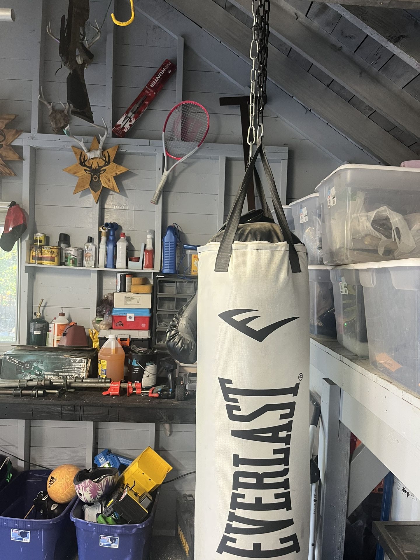 Everlast Elite 2 Heavy Boxing Bag + Bag Hanger + Chain + Gloves