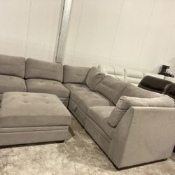 Vaughnn Modular Fabric Sectional 