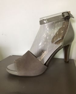 GRAY HEELS