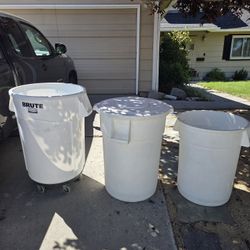 Brute Rubbermaid Trashcans