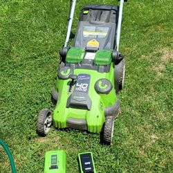Greenworks 40v 20" Twin Force Cordless Mower (with New Battery and Charger) very good condition 