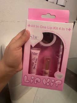 Lip kit