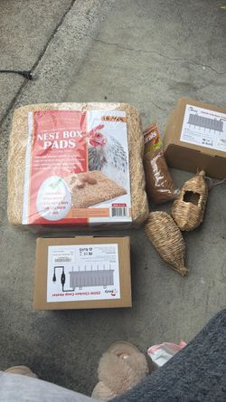 NEW Chicken Coop / Poultry Supply Bundle – Heater, Nest Pads & Nesting Supplies