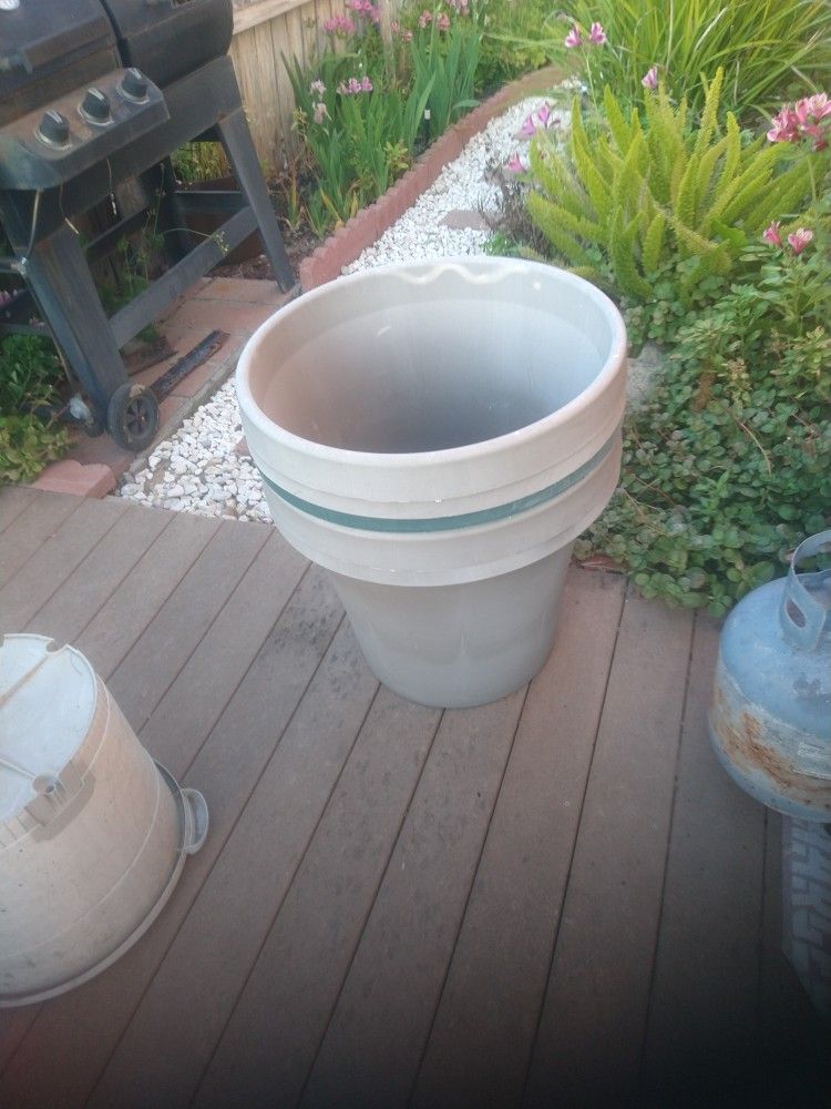 23 Gallon Potting Plant Holders