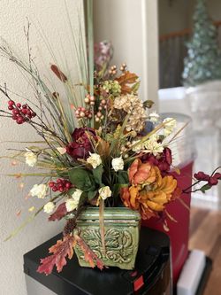 Artificial flower vase