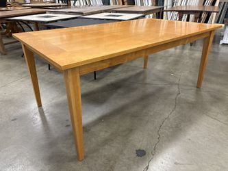 PALLISER Solid Maple Shaker Style Dining Table with Leaf Extension