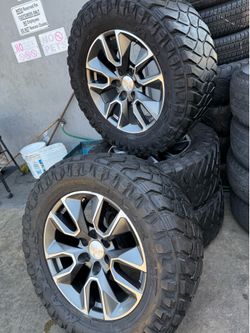 Vendo set de rines 20 con llantas 35/12.50/R20 Maxxi instacion y balance gratis 🚀🚀