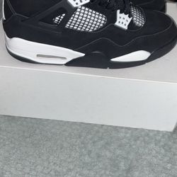 White  Thunder  Size 9 