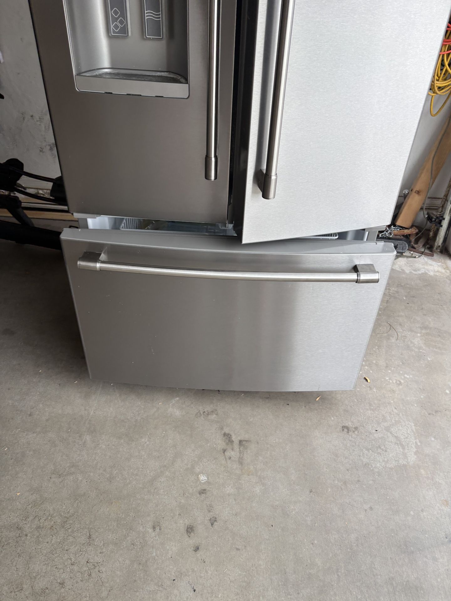 Maytag Refrigerator 2 Ice Makers In Door Ice And Water