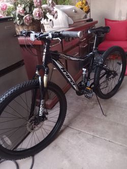 BIKE HYPER EXPLORER ALUMINUM TIRES SIZE 27.5 WORK GREAT