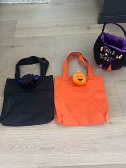 Set of 3 adorable Halloween trick-or-treat bags.