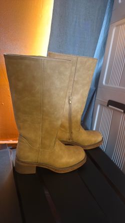 Banana boots