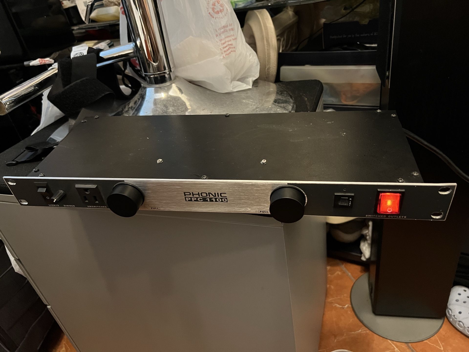 Phonic PPC1100 Power Conditioner with Light Modules 9 outlet
