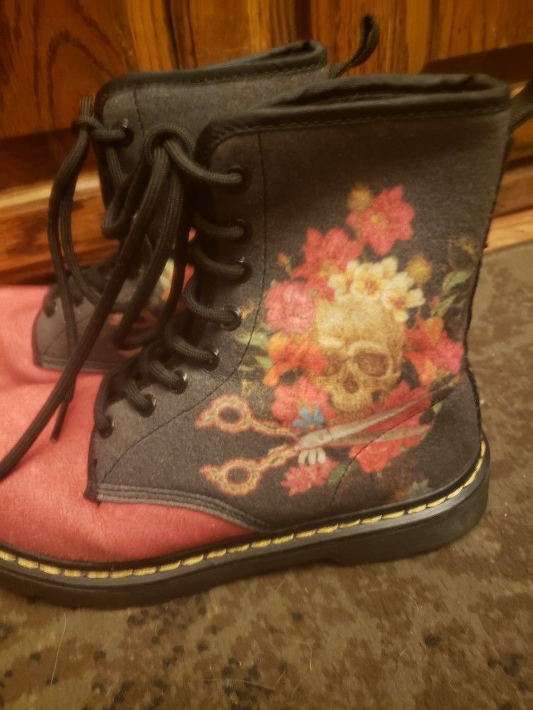 Boots 4 Hairstylist