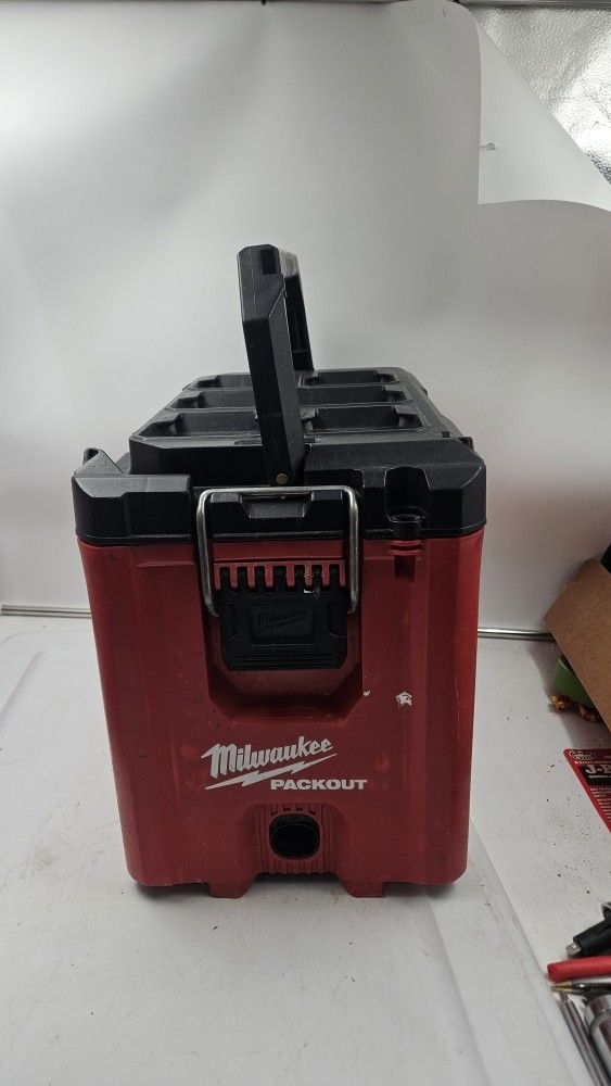 Milwaukee 48-22-8422 Tool Box - Red