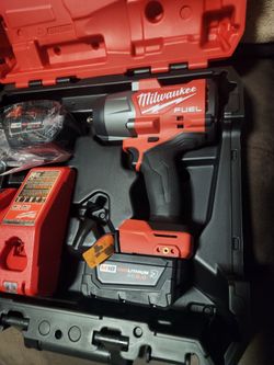 M18 FUEL 18V Lithium-Ion Brushless Cordless High-Torque 1/2 in. Impact Wrench w/Friction Ring Kit