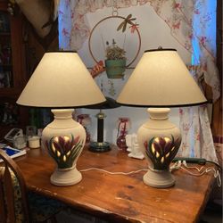Ornate Flowered Lamp Set
