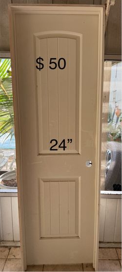 Puertas interiores y una exterior