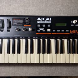 AKAI Miniak Production Synth
