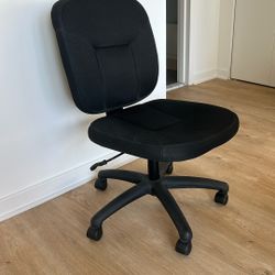 Black desk chair