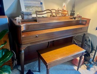 Upright piano wooden