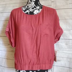 New Beautiful Lily White Top , Size XLarge ..