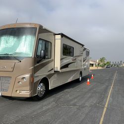 2015 Winnebago￼ Itasca 36y