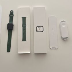 Apple Watch Series 7 – 45mm (Green Aluminum + Clover Sport Band)