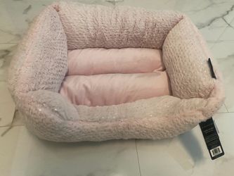 New- Ellie Taheri pink doggy bed
