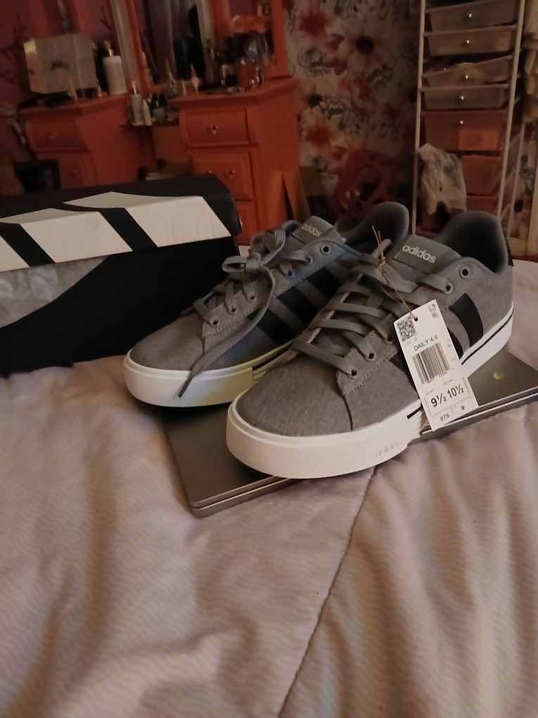 MEN'S SIZE 91/2 ADIDAS 