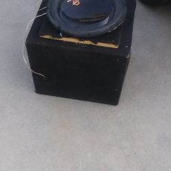 1100 Watt Quantum Subwoofer With Box. Must Hear   $30 Today 