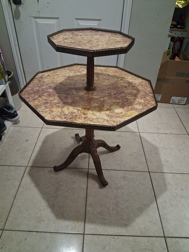 Antique Round Table Obo