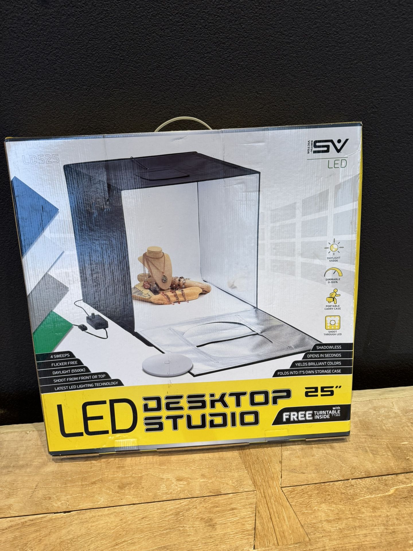 LED Desktop Studio 25"