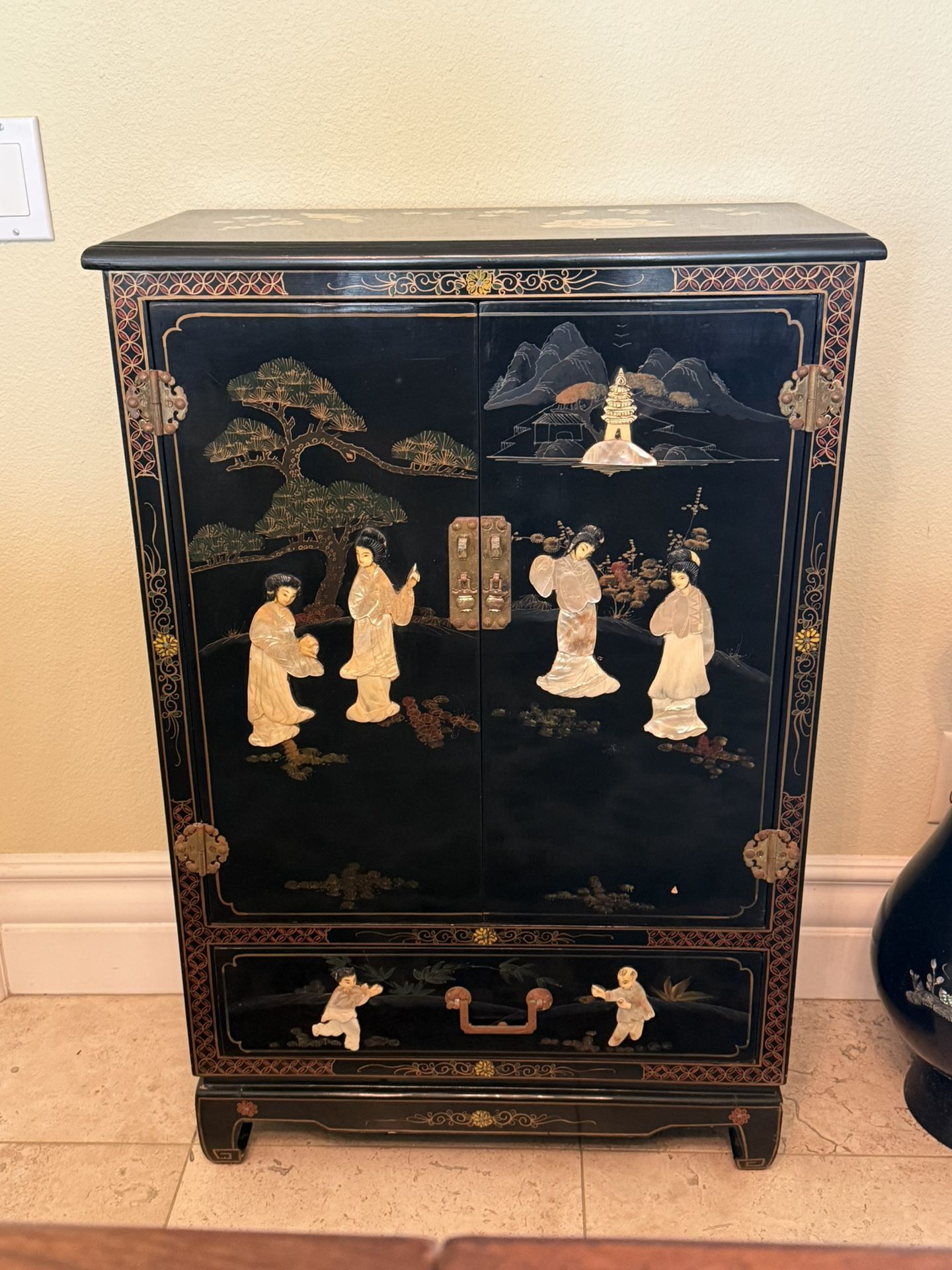 Chinoiserie Decorative Cabinet 